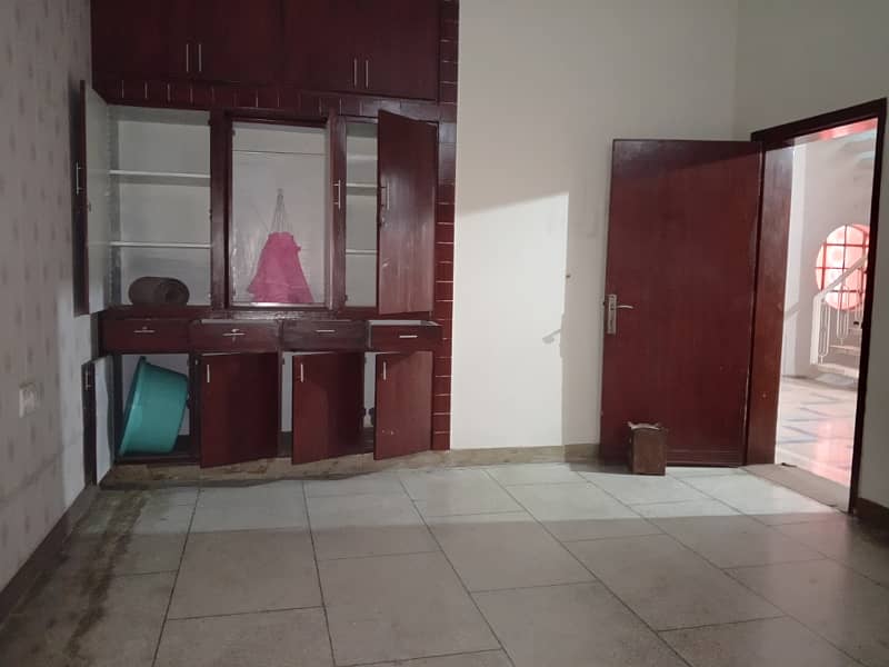 UPPER PORTION AVAILABLE FOR RENT IN GULSHAN BLOCK 6