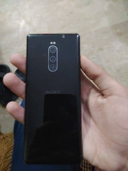 Sony Xperia 1  6/64. small crack on front and back 1
