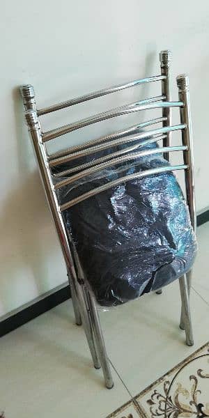 Folding Chairs 4