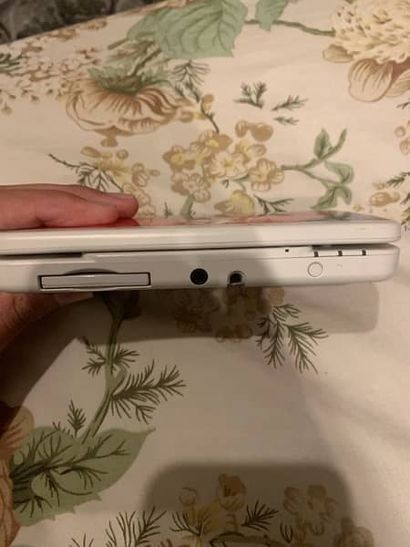 Nintendo 3ds with 2 games missing pen 3