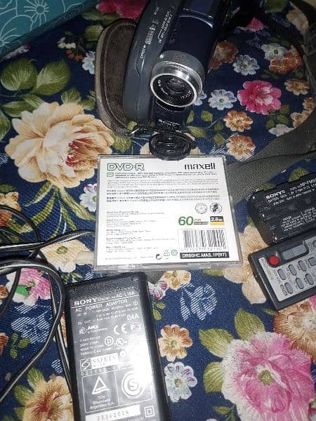 Sony Handycam DVR-DVD803e Camcorder Boxed Mini DVD

 made in Japan 4