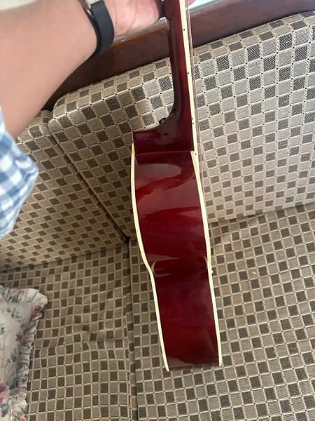 brand new guitar only few weeks used 10/10 condition 7
