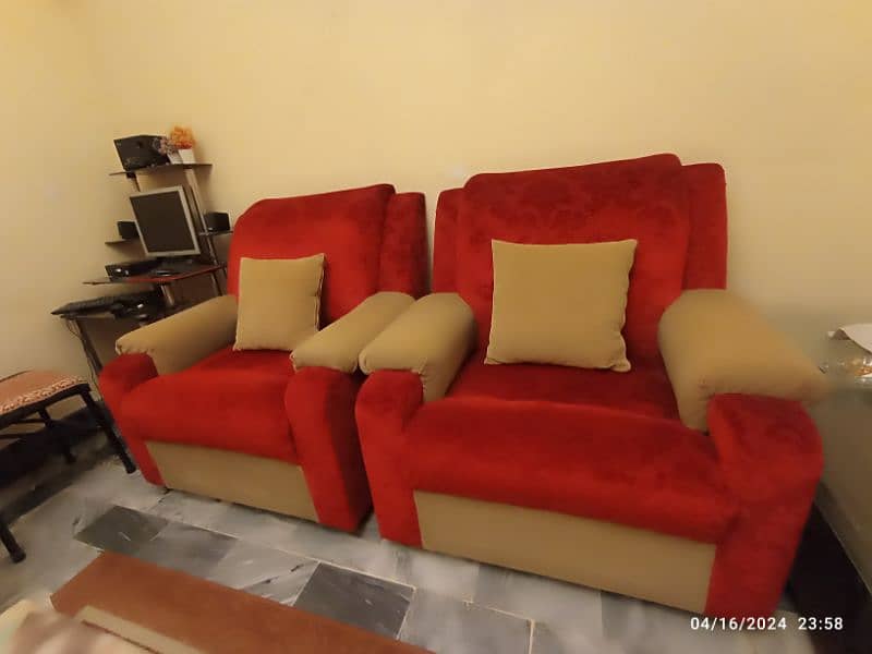 Selling 7 seater sofa 3