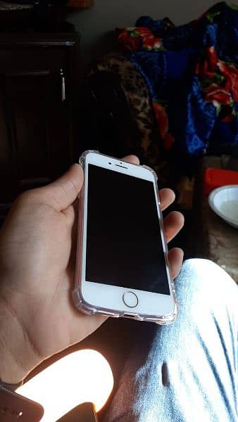 iPhone 7 in very excellent condition 0