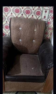 sofa in good condition solid wood 0