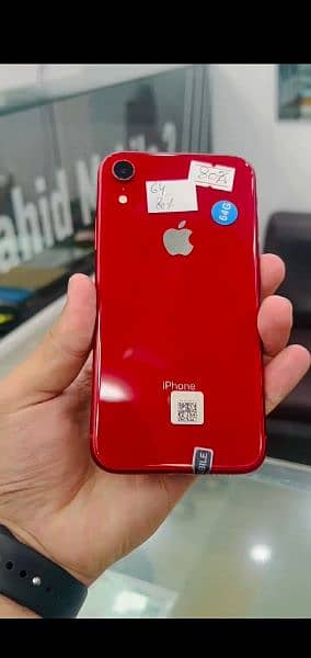 I phone XR Jv 64 Gb 80% helth Red and black Collor water pack 2