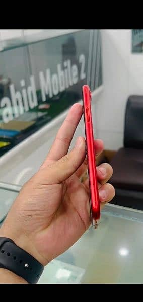 I phone XR Jv 64 Gb 80% helth Red and black Collor water pack 3