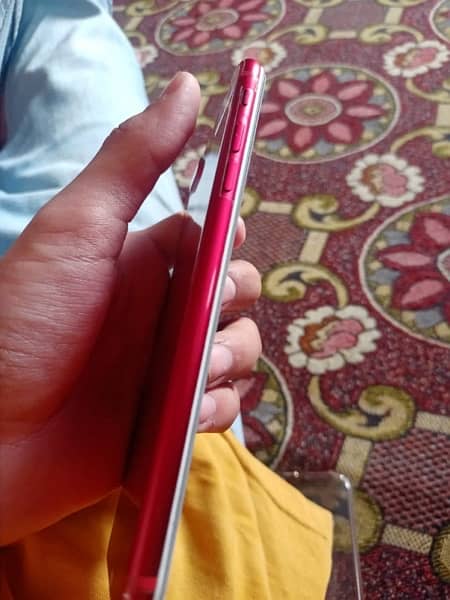 iPhone 7 Plus red colour 128 gb 3