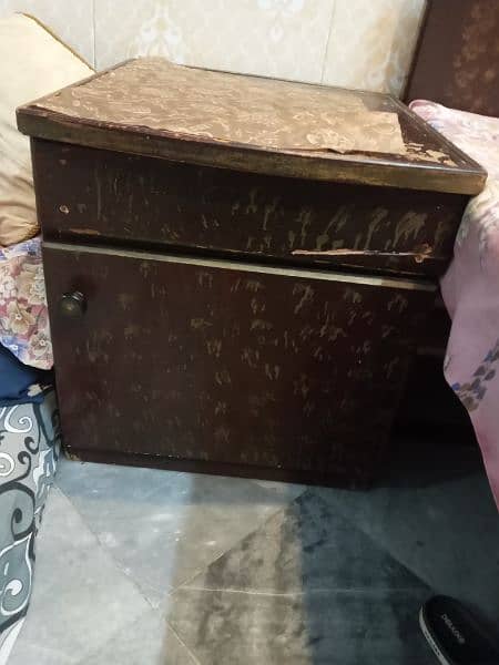 two single bed wood 1 side table 4