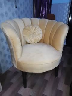 bed chairs condition 10/10 urgent sele need money