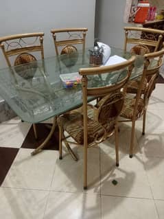dinning table with 5 chairs 0