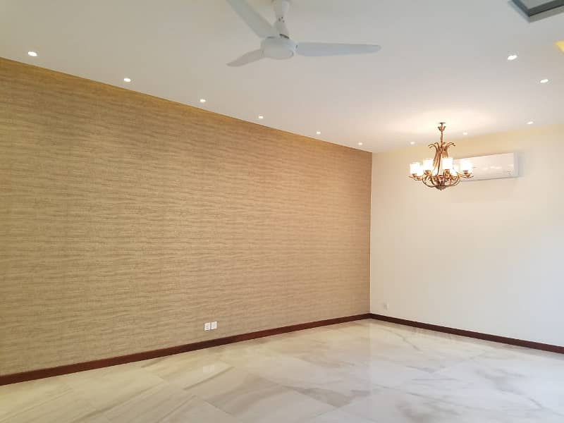 kanal House Near Park For Rent In DHA Phase 5-K 9