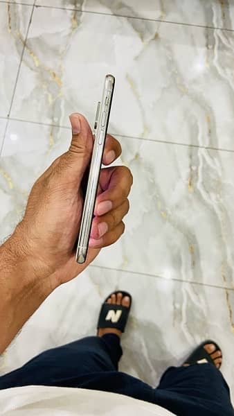 iphone X 256gb white pta approved 1