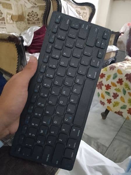 bluetooth keyboard just like new 2