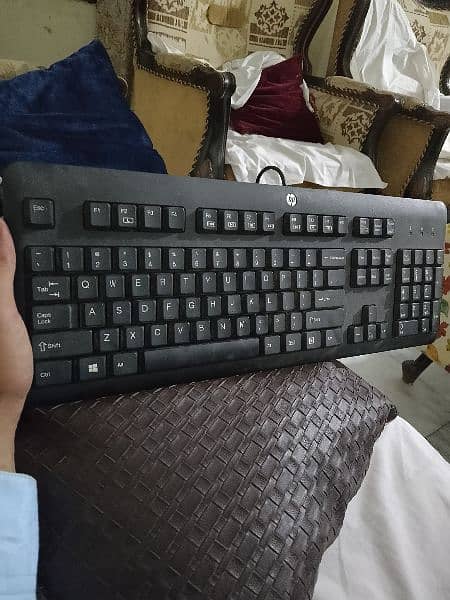 bluetooth keyboard just like new 8