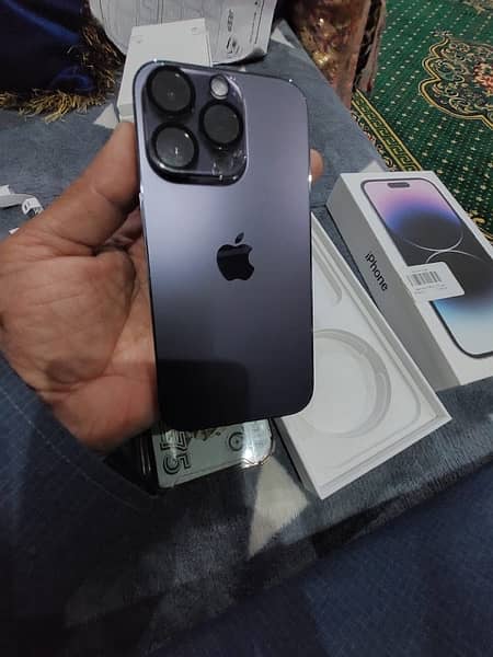 iPhone 14pro max with face times 2