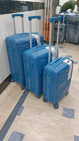 Luggage bags/ travel suitcases/ trolley bags/ travel trolley/ attachi 4