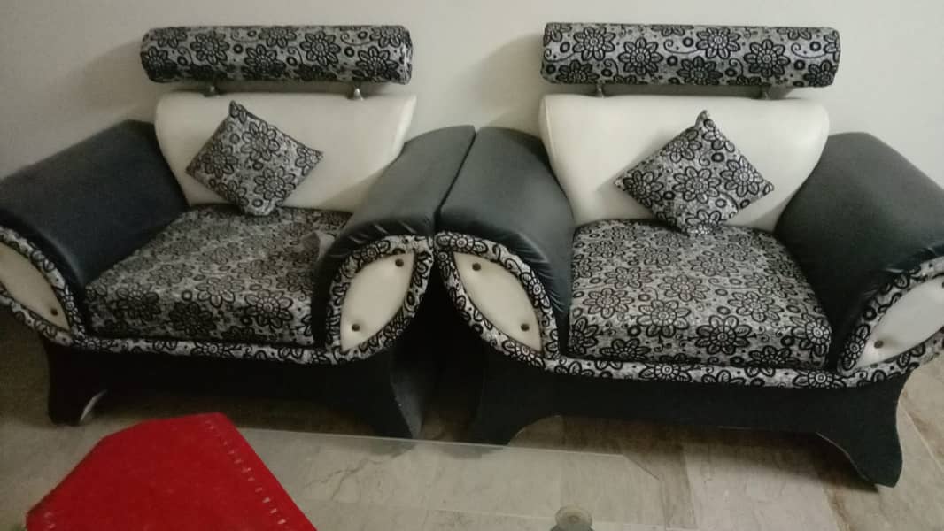 Slightly used sofa and dining table on urjent sale! 1
