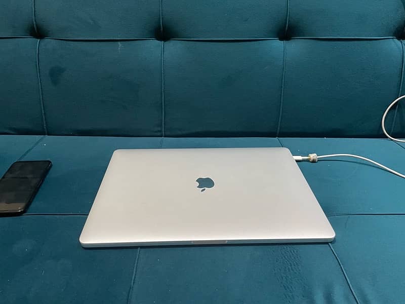 MacBook Pro 15 inch 2018 8