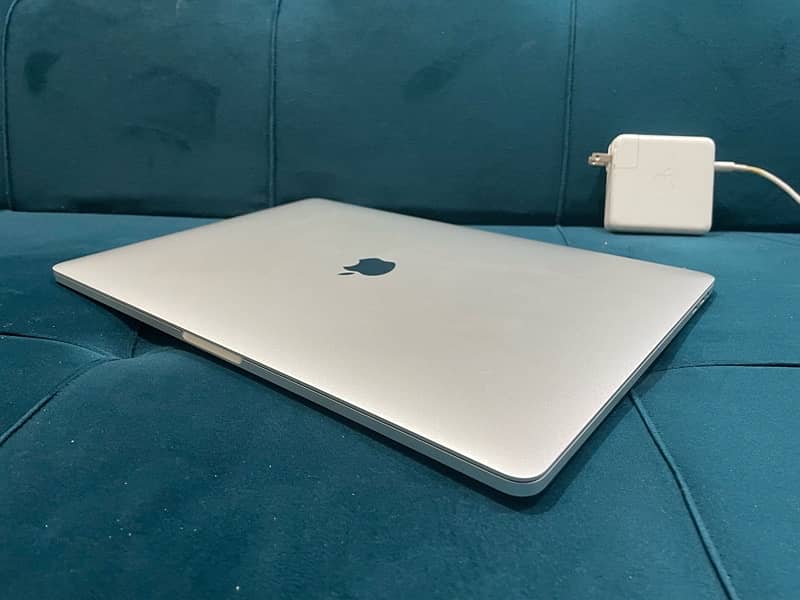 MacBook Pro 15 inch 2018 9