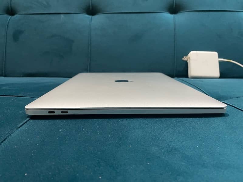MacBook Pro 15 inch 2018 10
