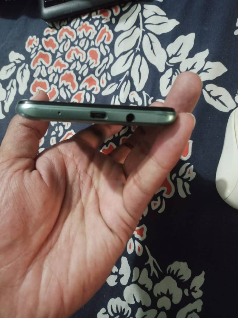 infinix hot 11 play 4/128 condition 8/10 2