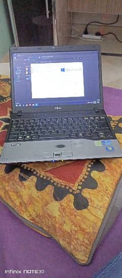 fujitsu i3 3rd generation laptop window 8gb ram 128gb ssd