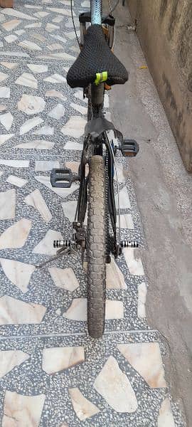 geared bycycle urgent for sale condition used their is just on paddel 1