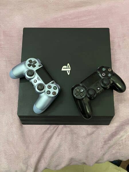 PS 4 PRO branded with 2 controller 1