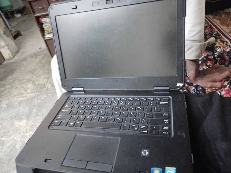 Dell Laptop •  Core i7 4th Generation 6