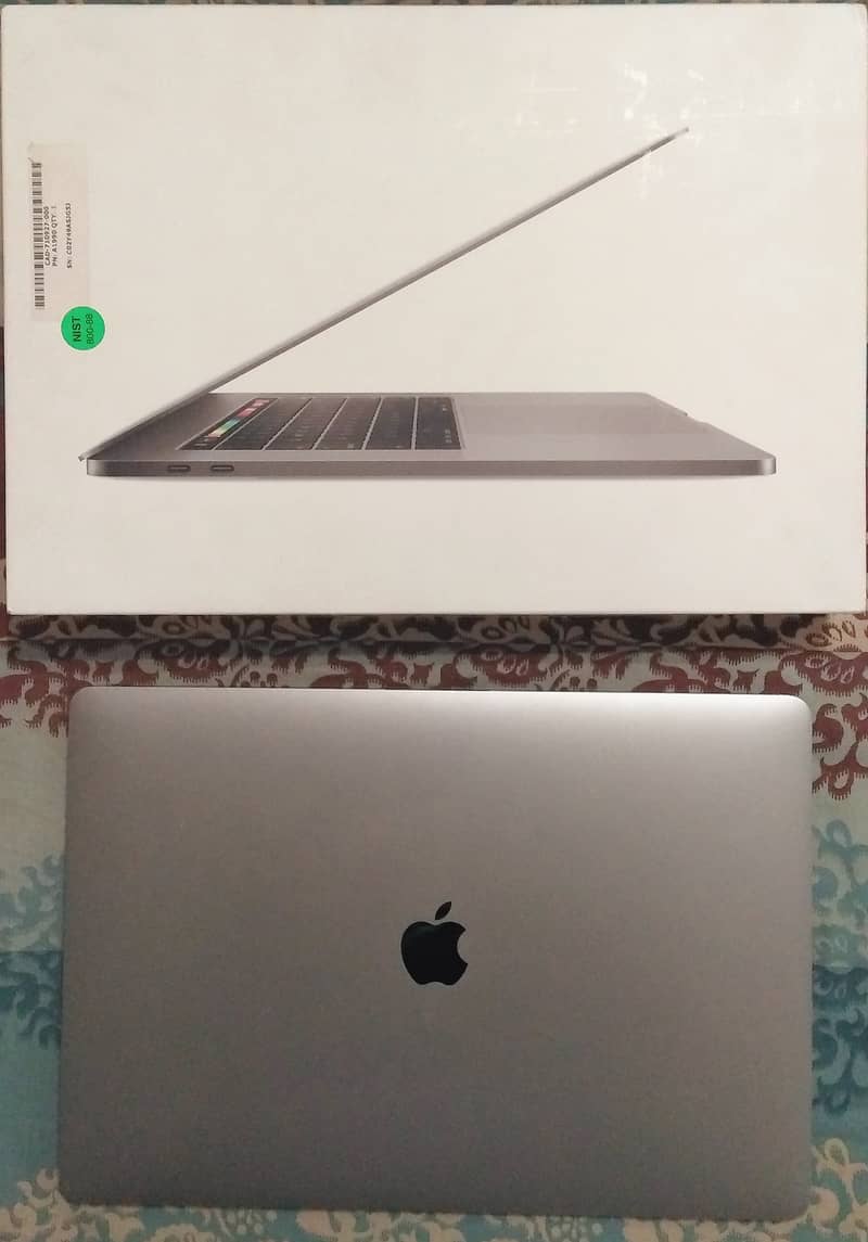 Macbook 15" 2018 16gb/512gb Lines on Screen Model A1990 Touch Bar / ID 13