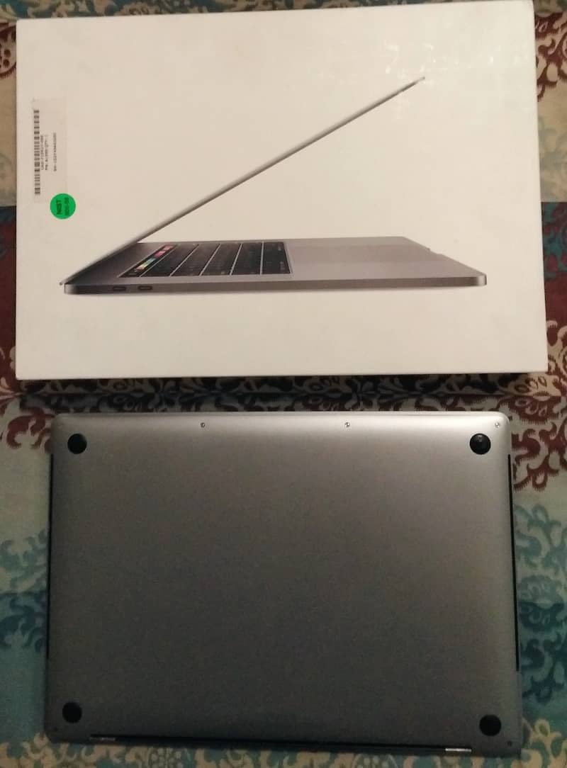 Macbook 15" 2018 16gb/512gb Lines on Screen Model A1990 Touch Bar / ID 14
