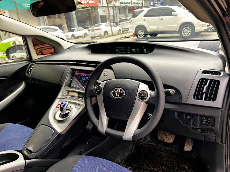 Toyota Prius 2015/18 9
