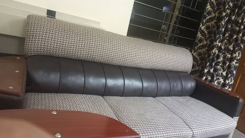 5 Seater Sofa Set in Good condition 1