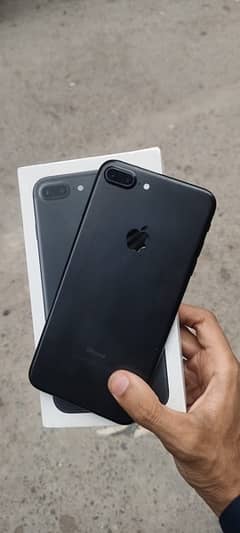 Iphone 7plus 32gb with box charger