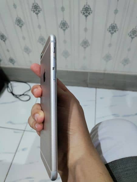 Iphone 6 plus | 64gb | pta approved | silver | box pack |battery 100% 5