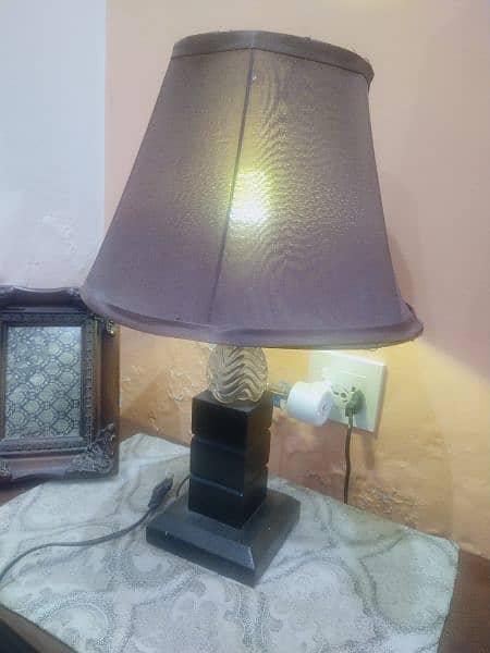 2 bedside wooden lamps with its shades 4