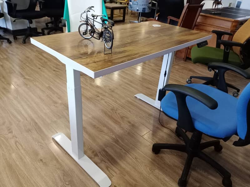 Electric Height Adjustable Table 9