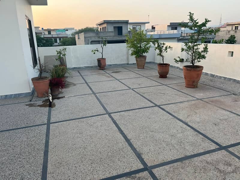 House For Sale In G15 Size 7 Marla Triple Storey Near To Mini Commercial Masjid Park Best Location Five Options Available 29