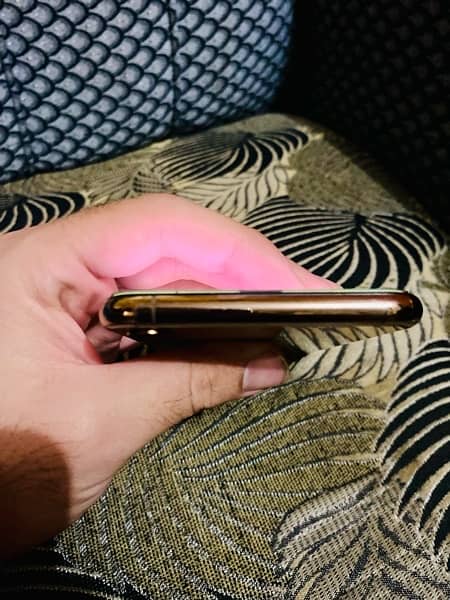 iPhone XS Max 6