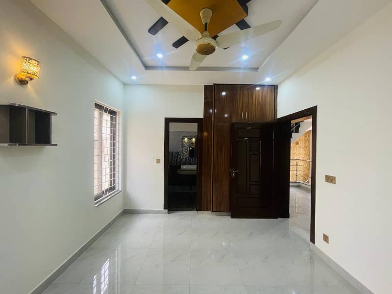 6 MARLA BRAND NEW CORNAR HOUSE FOR SALE IN SECTOR D BAHRIA TOWN LAHORE 14