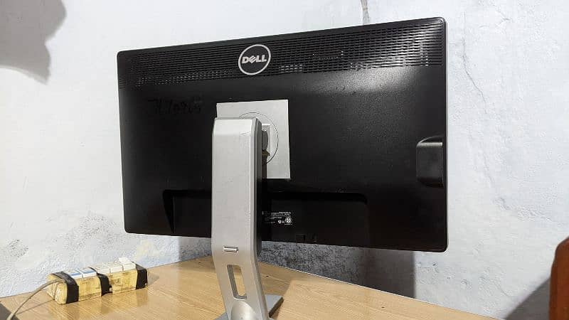 Dell 24 inch fhd 1080p monitor ' crystal condition, 2