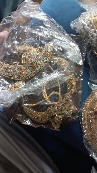artificial jewelry value this things 3 lakh  . . 50% off offer 7
