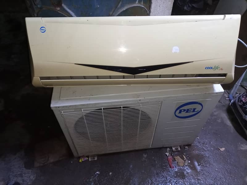 pel Ac 1ton sell. good condition working is good 30mint child a room 0