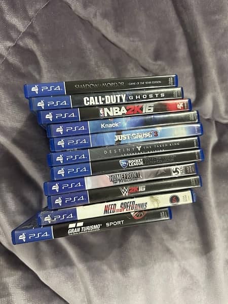 I am selling my PS4 slim 500gb new with 11 games 1
