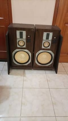 wooden speaker antique 0