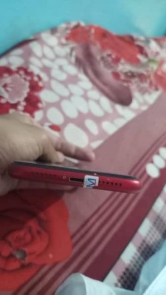 I phone xr 10by10red clor ha 1