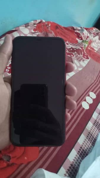 I phone xr 10by10red clor ha 2