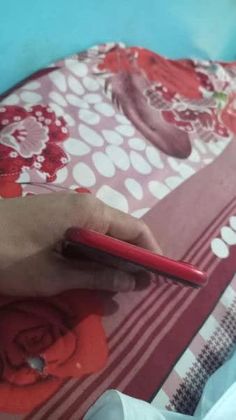 I phone xr 10by10red clor ha 6