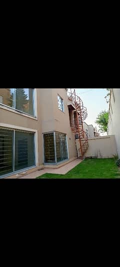 3 Beds Defence villa For Rent Neat And Clear 0